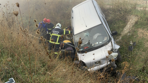 Kütahya'da hafif ticari araç, su kanalına uçtu: 2 yaralı