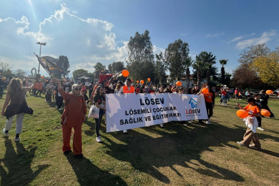 LÖSEV'den İzmir'de farkındalık korteji
