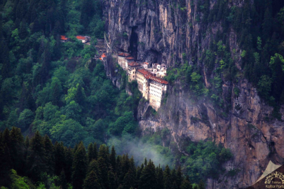 Sarp kayalıklardaki kartal yuvası: Sümela...