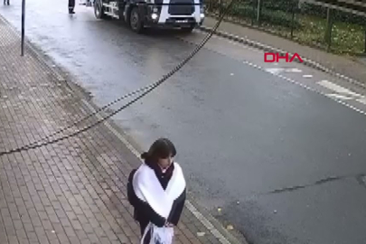 Belediye işçisinin çöp kamyonunun altında kalıp öldüğü kaza kamerada