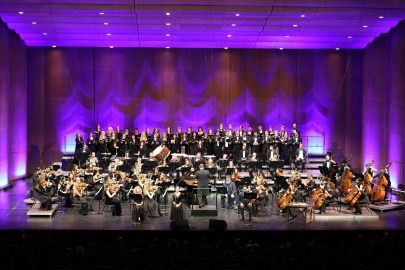 İDSO DenizBank Konserleri'nde Ulu Önder’e “Son Veda” ile Saygı Duruşu