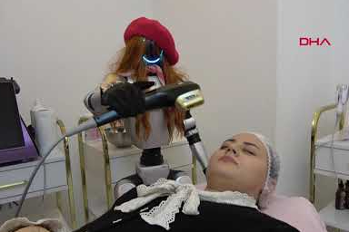 ‘İşçi robot’ Marcelx, yoğun ilgi görüyor