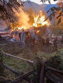 Karabük’te 2 katlı ahşap ev yandı; 5 kişi dumandan etkilendi
