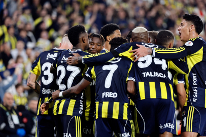 Fenerbahçe zirve ile puan farkını 1’e düşürerek milli araya moralli girdi