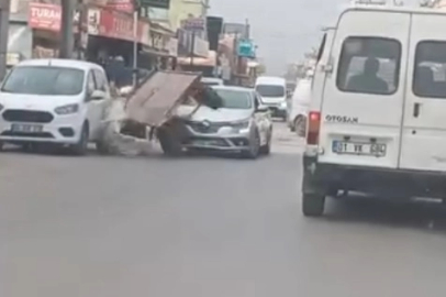 Adana'da at arabası, otomobile çarptı