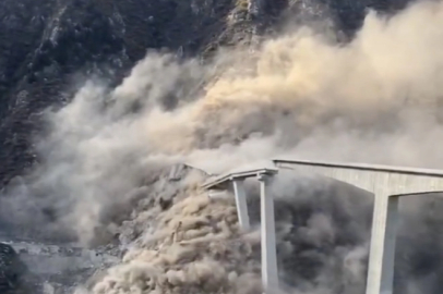 Çin'de köprü kısmen çöktü