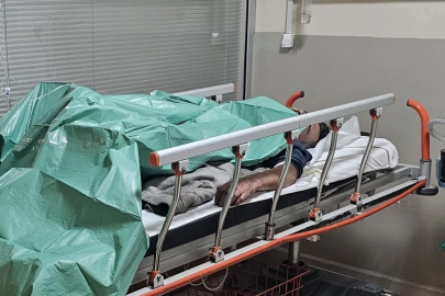 Isınmak için yaktığı ateş kıyafetlerini tutuşturdu, bacakları yandı