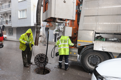 İzmir’de Yağış Seferberliği: 750 Personel, 210 Araç ve 24 Saat Nöbet Sistemi