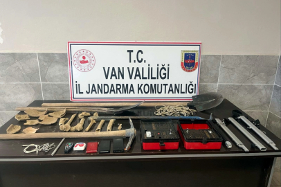 Van'da izinsiz kazı yapan 5 kişiye suçüstü