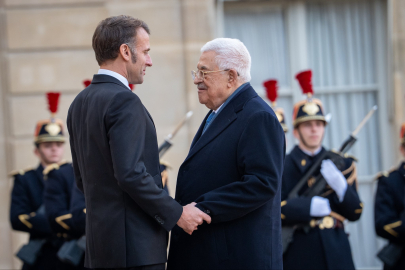 Fransa Cumhurbaşkanı Macron ile Filistin Devlet Başkanı Abbas bir araya geldi