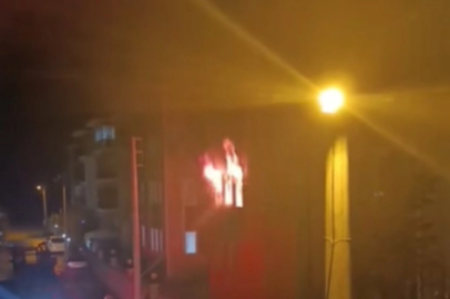 Kütahya'da 4 katlı apartmanda çıkan yangında mahsur kalan 1'i bebek 5 kişi kurtarıldı