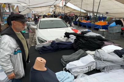 Avcılar'da pazarda unutulan araçlar nedeniyle esnaf tezgah açamadı