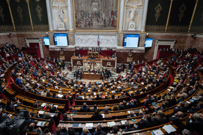 Fransa'da emeklilik yaşını 64’e çıkaran reform askıya alındı