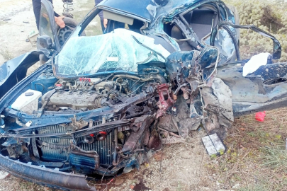 Kamyon ile otomobil çarpıştı: 1 ölü 1 yaralı