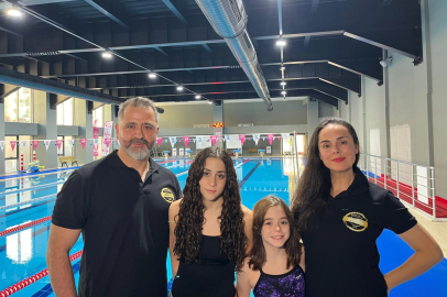 Antrenör babanın yüzücü kızları