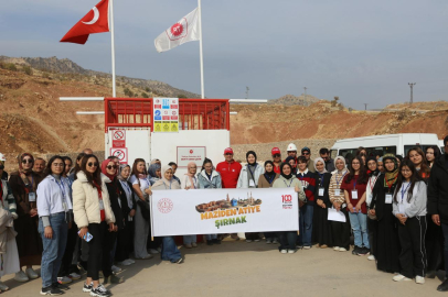Gabar'daki petrol üretim tesisinde öğrenciler ağırlandı