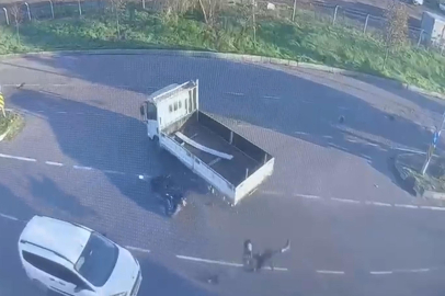 Motosiklet ile kamyonet çarpıştı; 1 yaralı