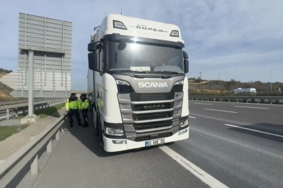 Kuzey Marmara Otoyolu’nda 2 kamyon ve 1 TIR zincirleme kazaya karıştı