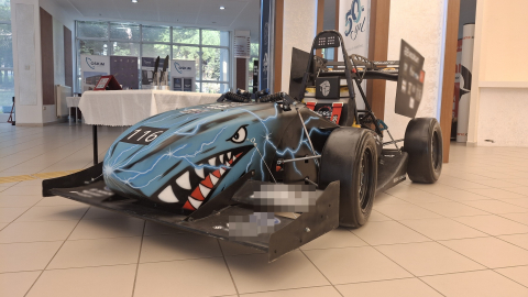 Üniversitelilerin ürettiği elektrikli yarış aracı, 100 kilometreye 3,6 saniyede çıkıyor