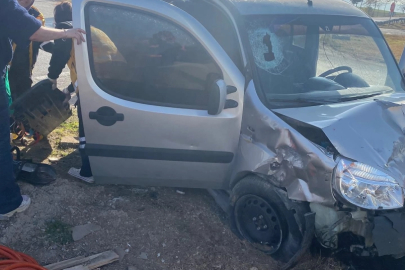 Çankırı'da hafif ticari araç ile otomobil çarpıştı: 1 ölü, 4 yaralı