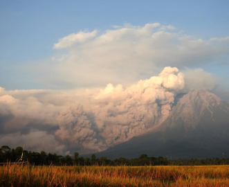 Endonezya'da Semeru Yanardağı'nda patlama meydana geldi