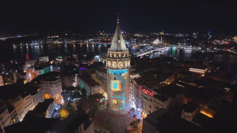 İstanbul - Galata Kulesi'nde 'E-Ticaret Haftası' kapsamında lazer gösterisi