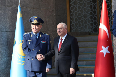 Bakan Güler, Kazakistan Savunma Bakanı Kosanov ile görüştü