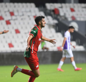 Karşıyaka'da Onur kulübede