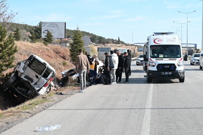 Kırıkkale'de otomobil ile hafif ticari araç çarpıştı: 8 yaralı
