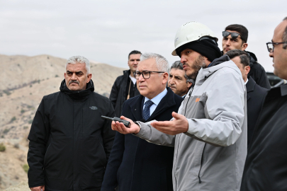 Sivas'ta göçük altında kalan şantiye müdürünü arama çalışmaları 3'üncü gününde