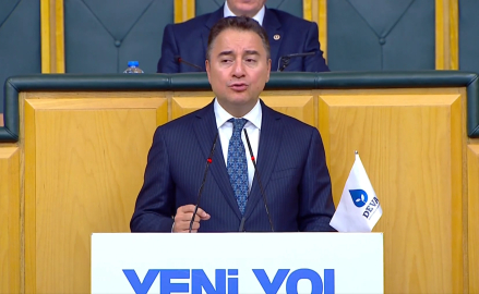 Babacan: Artık somut adımlar atmanın vakti geldi, geçiyor