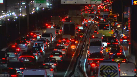 İstanbul - İstanbul'da trafik yoğunluğu yüzde 87'ye ulaştı