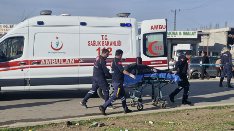 Diyarbakır'da 3 aracın karıştığı kaza kamerada; 2 ölü, 3 yaralı
