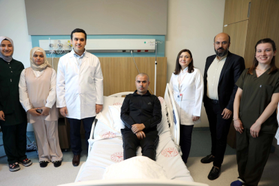 Bilinç açıkken yapılan ameliyat 3,5 saat sürdü; hastanın beynindeki kitle alındı