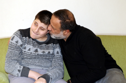 Zihinsel ve bedensel engelli oğluna 8 yıldır hem anne hem baba