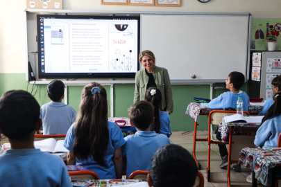 Meslekte 27'nci yılını dolduran Kader öğretmen: Vitrin camlarına bakıp, kendimi motive ederdim