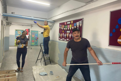 Özlem öğretmen, 56 yıllık okulu yenileyip eğitim yuvasına çevirdi