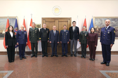 Bakan Güler, bakanlıkta görevli öğretmenlerle bir araya geldi