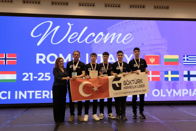 Lise öğrencileri kendi yaptıkları robotlarla İtalya’da dünya şampiyonu oldu