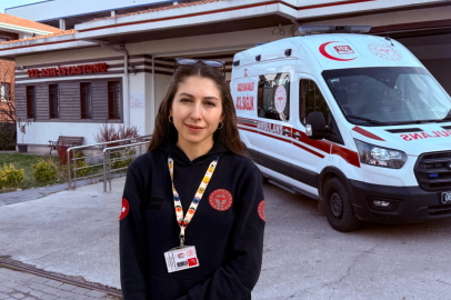 Ambulans şoförü Müzeyyen, hayat kurtarmak için saniyelerle yarışıyor