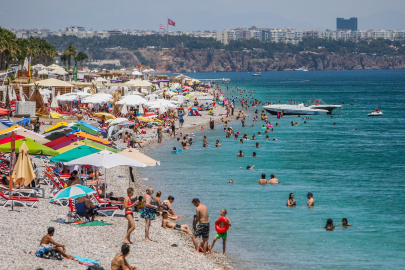 Antalya tatilini Ruslar 'sıcak', Almanlar 'serin' havada tercih etti