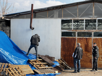 Soba borusunu sabitlemeye çalışırken 3 metre yükseklikten düşüp öldü