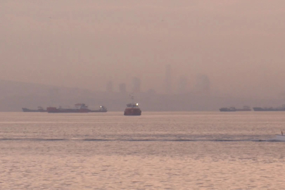 İstanbul Boğazı sis nedeniyle gemi trafiğine kapatıldı