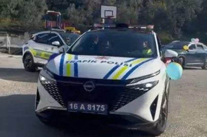 Gemlik’te Polislerden Engelli Öğrencilere Sürpriz Kutlama