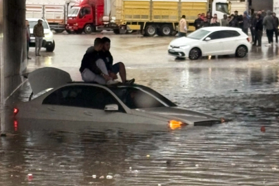 Antalya’da sağanak ve dolu hayatı olumsuz etkiliyor