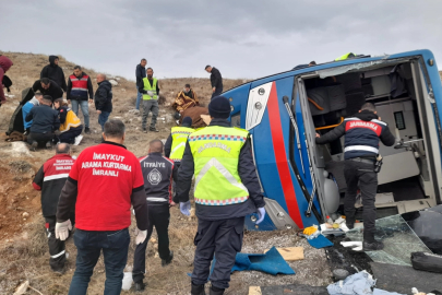 Sivas'ta cezaevi nakil aracı devrildi; 9 yaralı