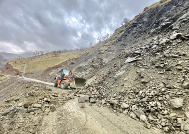 Batman'da heyelan nedeniyle kapanan yollar açıldı