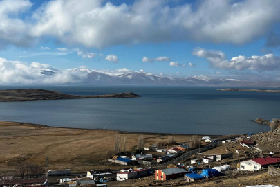Çıldır Gölü donmadı: Kızakçılar yeni yılı bekliyor