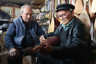 35 yıl sonra memleketine döndü, gençlik aşkına kavuştu