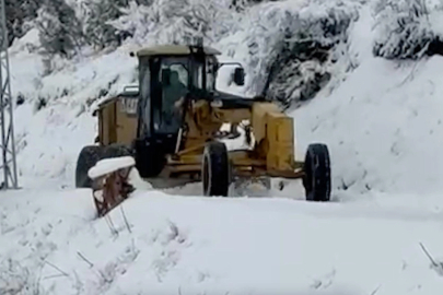 Erzincan'da 12 köy yolu, kardan kapandı